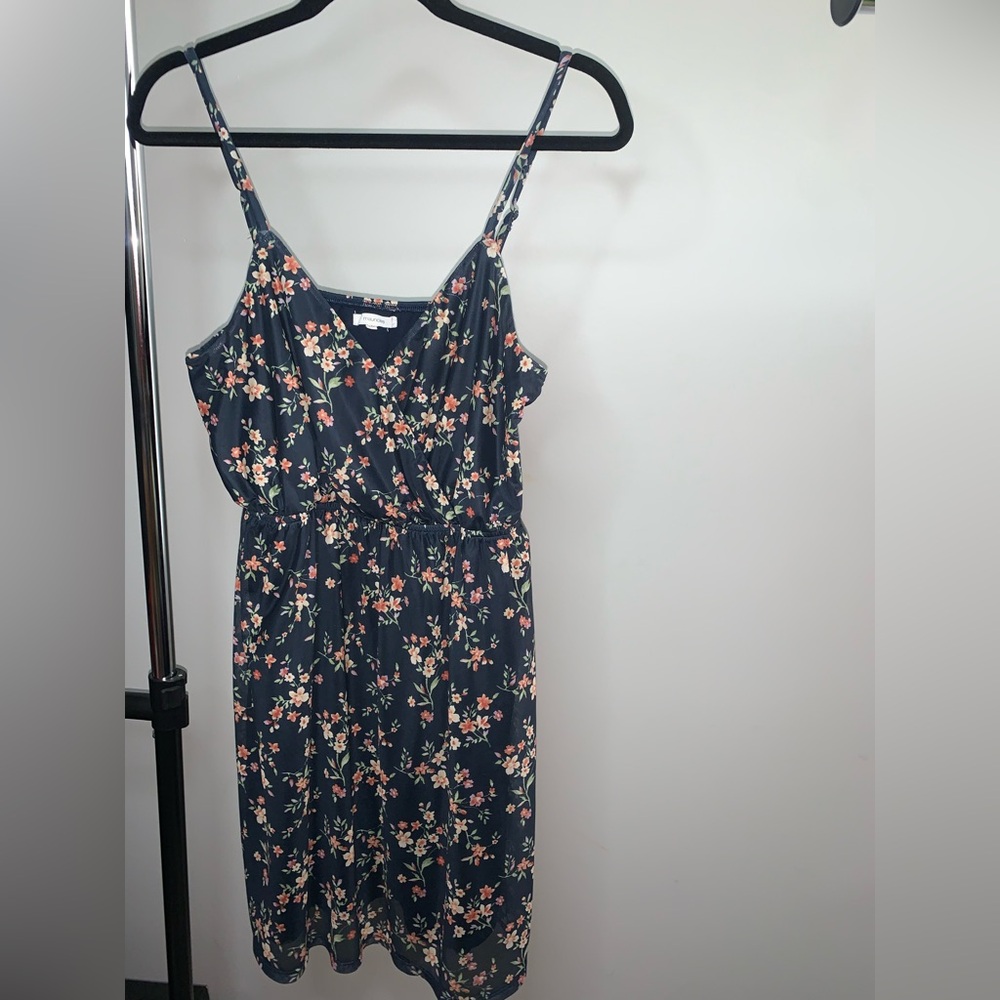 Navy V-neck Sundress - Picture 8 of 9